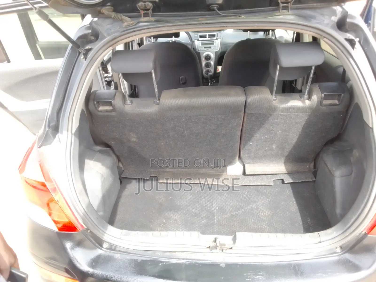 Toyota Vitz 1.3 AWD 5dr 2010 Black