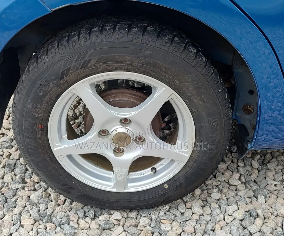 Toyota Vitz 1.3 FWD 5dr 2012 Blue