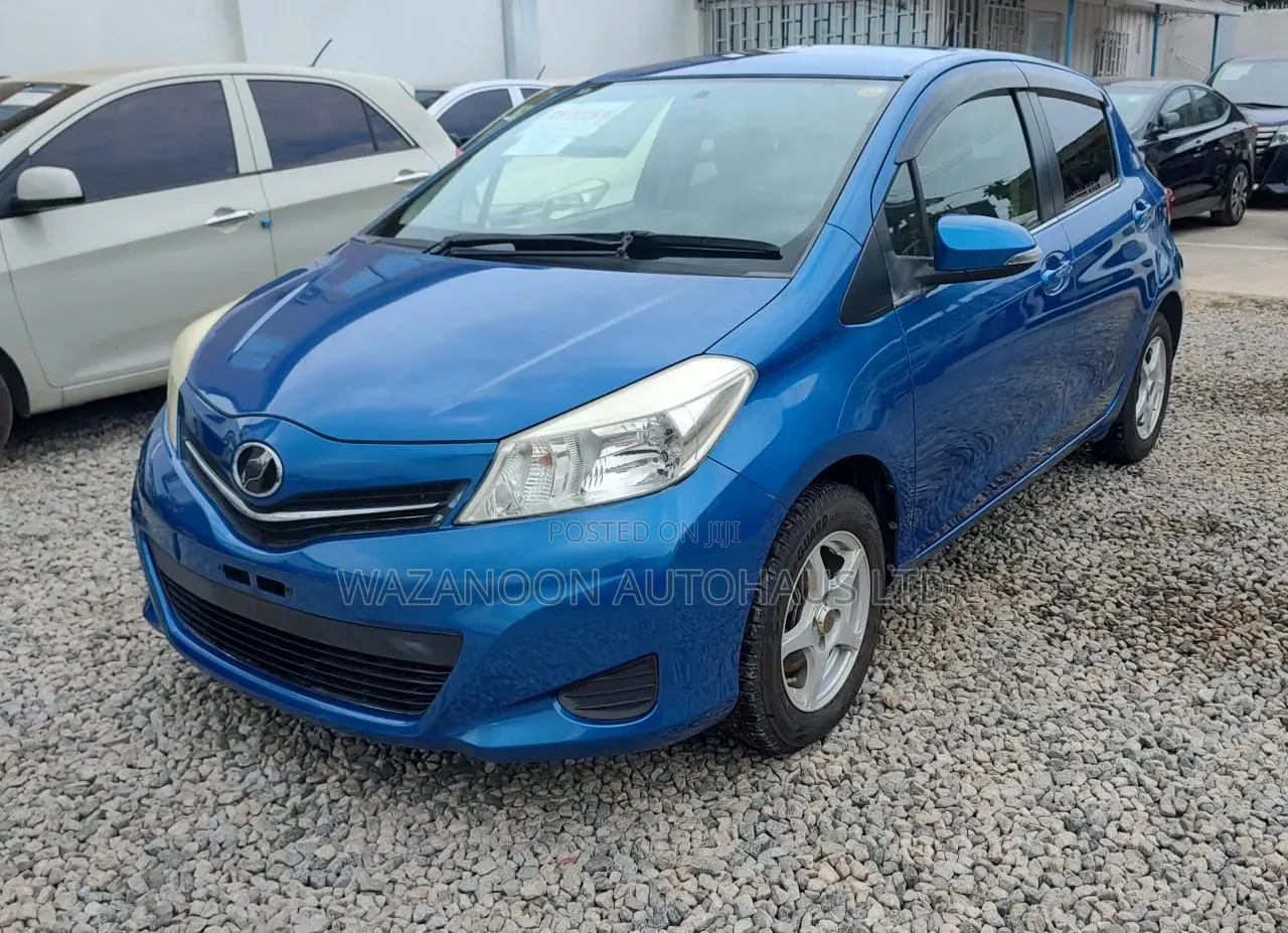 Toyota Vitz 1.3 FWD 5dr 2012 Blue