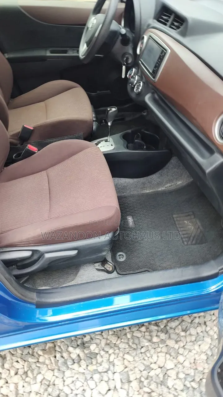 Toyota Vitz 1.3 FWD 5dr 2012 Blue