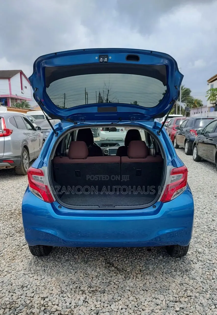 Toyota Vitz 1.3 FWD 5dr 2012 Blue