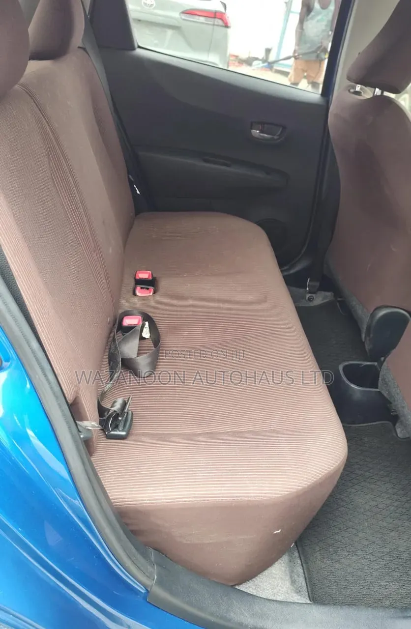 Toyota Vitz 1.3 FWD 5dr 2012 Blue