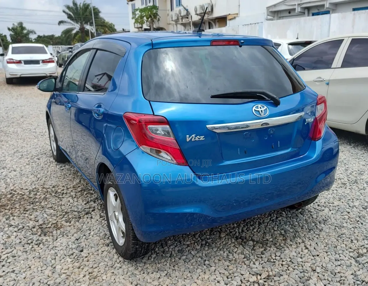 Toyota Vitz 1.3 FWD 5dr 2012 Blue
