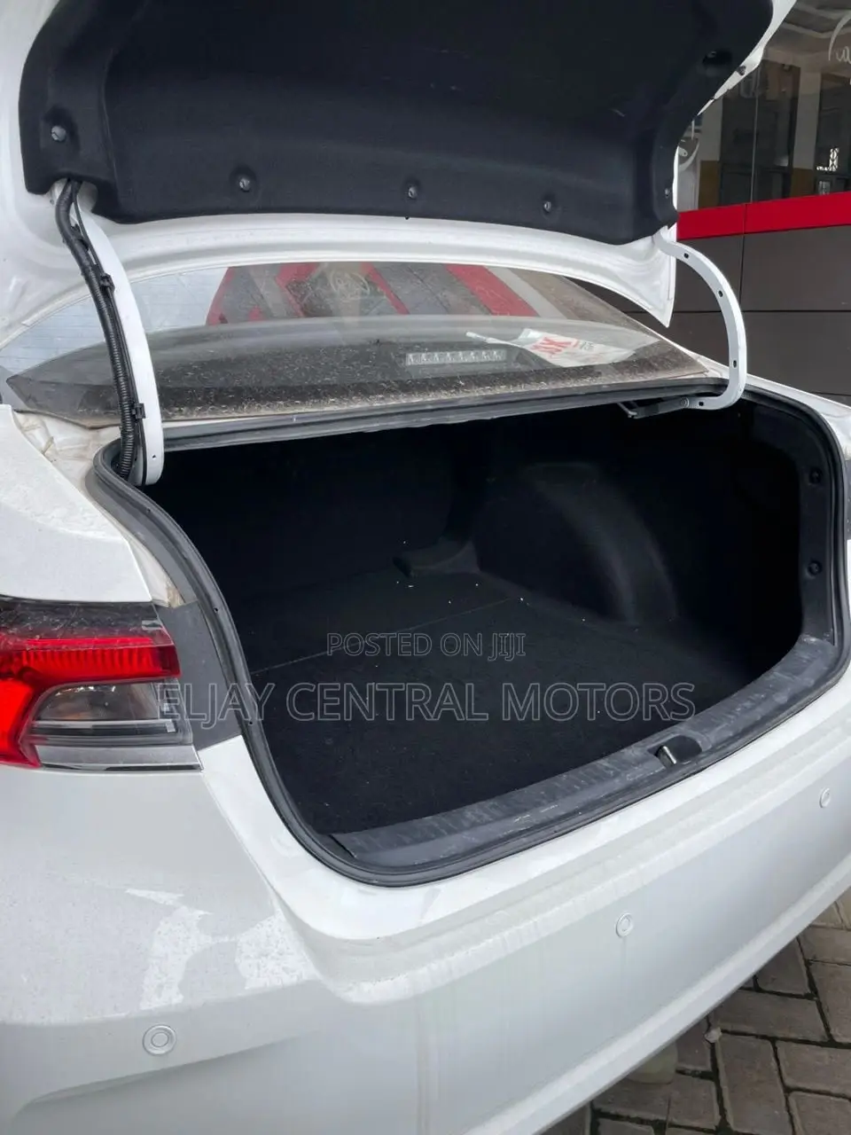 Toyota Corolla LE 2023 White
