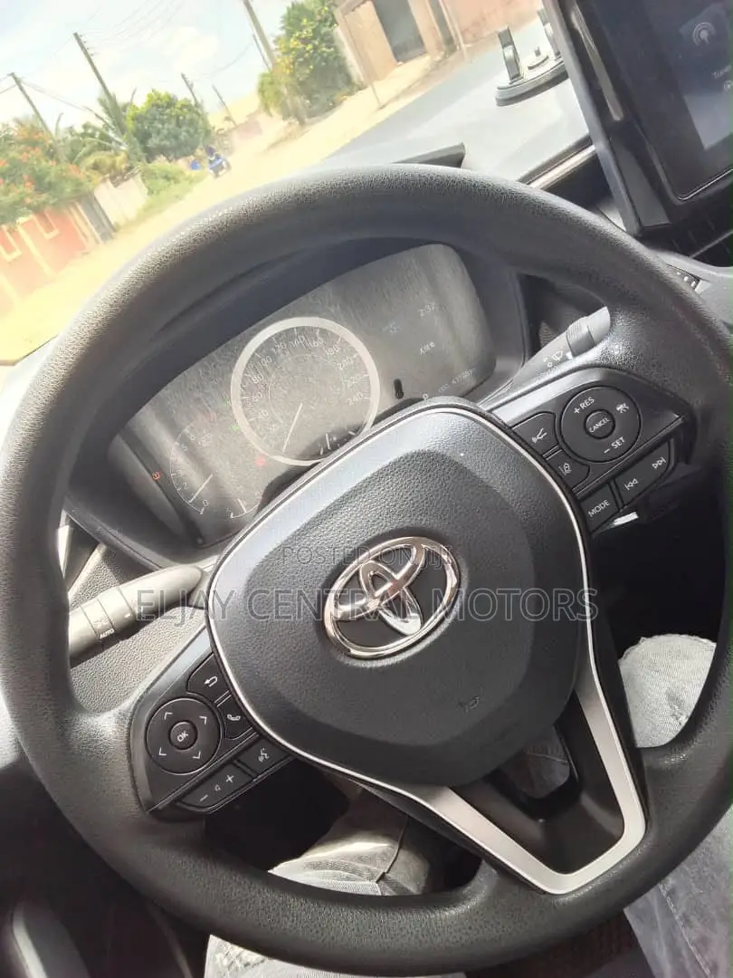 Toyota Corolla LE 2023 White