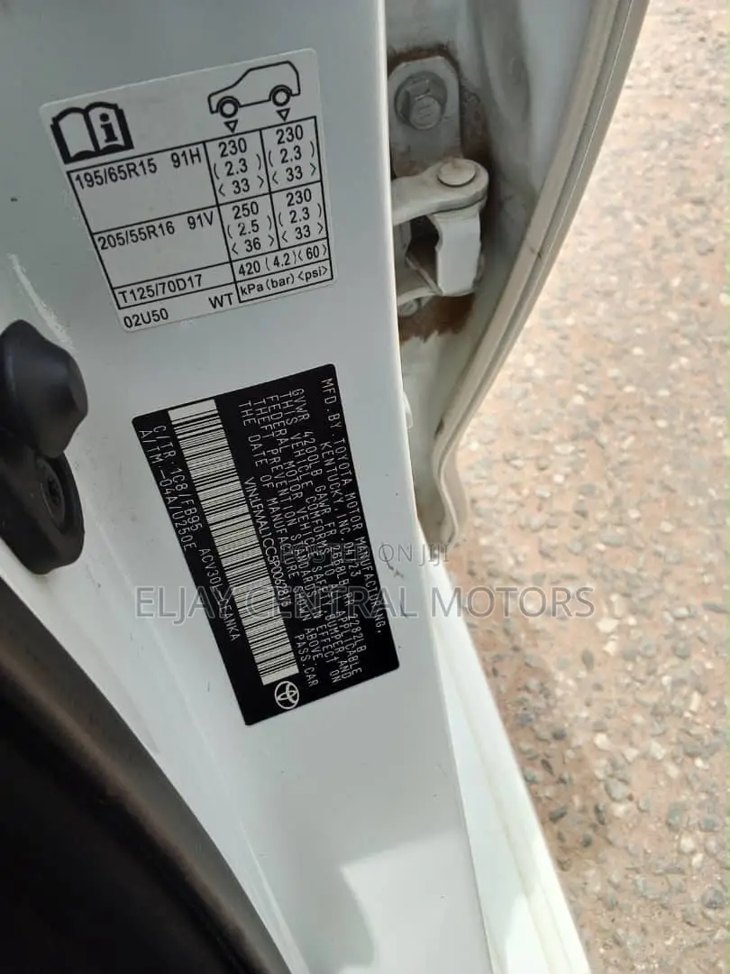 Toyota Corolla LE 2023 White