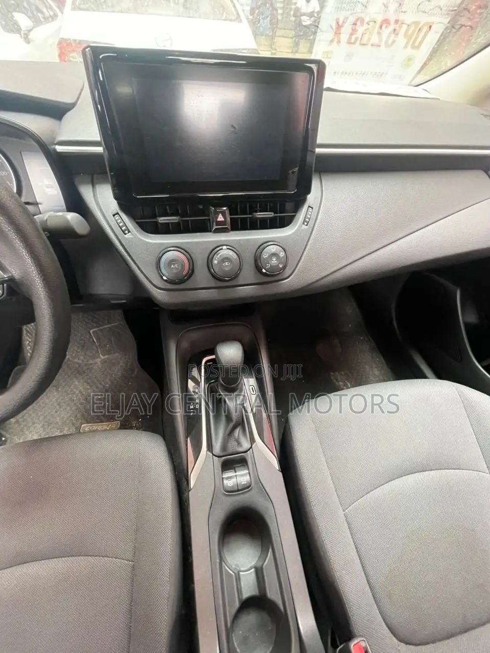 Toyota Corolla LE 2023 White