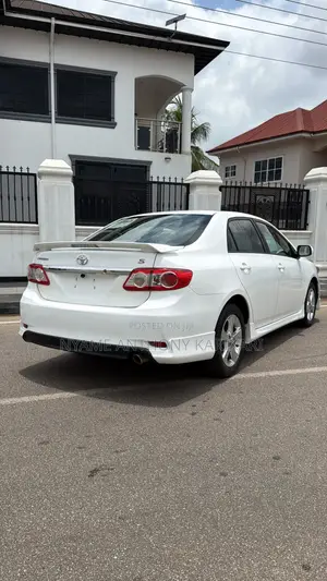 Toyota Corolla S 4dr Sedan (1.8L 4cyl 4A) 2013 Pearl