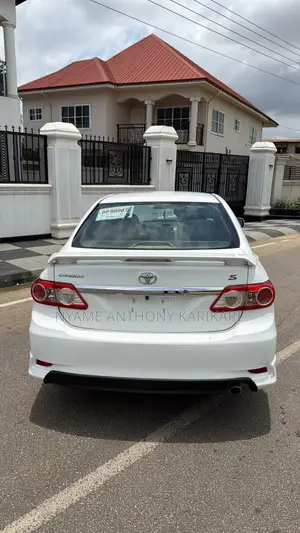 Toyota Corolla S 4dr Sedan (1.8L 4cyl 4A) 2013 Pearl
