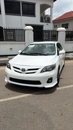 Toyota Corolla S 4dr Sedan (1.8L 4cyl 4A) 2013 Pearl