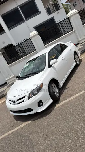 Toyota Corolla S 4dr Sedan (1.8L 4cyl 4A) 2013 Pearl