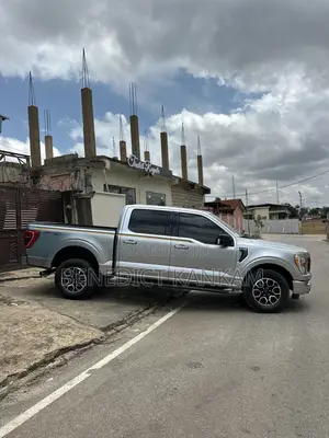 Ford F-150 XLT 2023 Silver