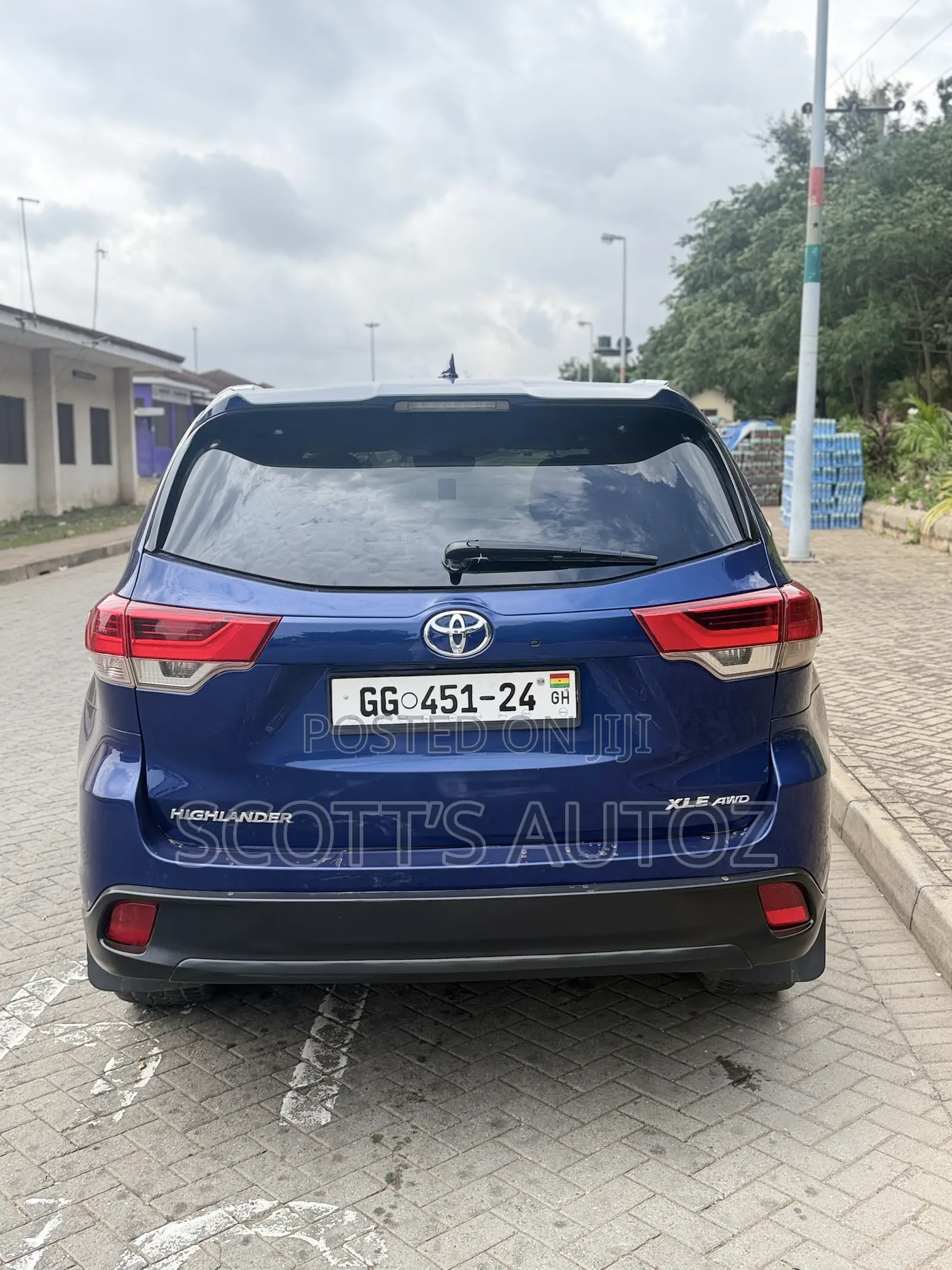 Toyota Highlander XLE 4x4 V6 (3.5L 6cyl 8A) 2018 Blue