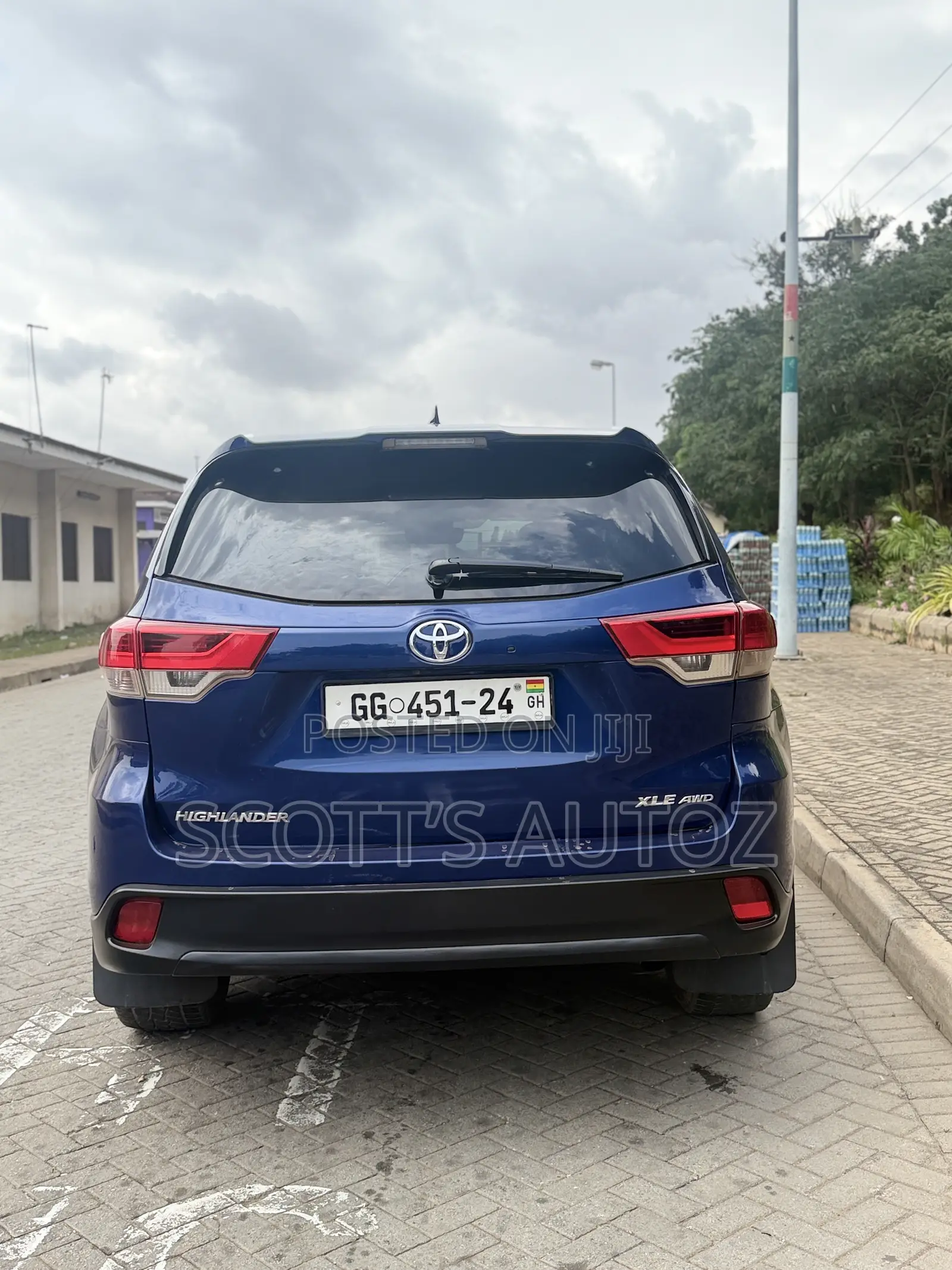 Toyota Highlander XLE 4x4 V6 (3.5L 6cyl 8A) 2018 Blue
