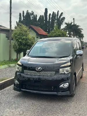 Toyota Voxy 2011 Black