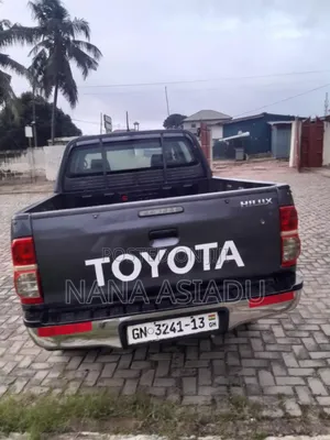Toyota Hilux 2013 Gray