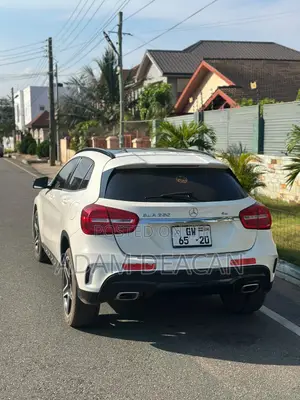 Mercedes-Benz GLA 250 2016 White