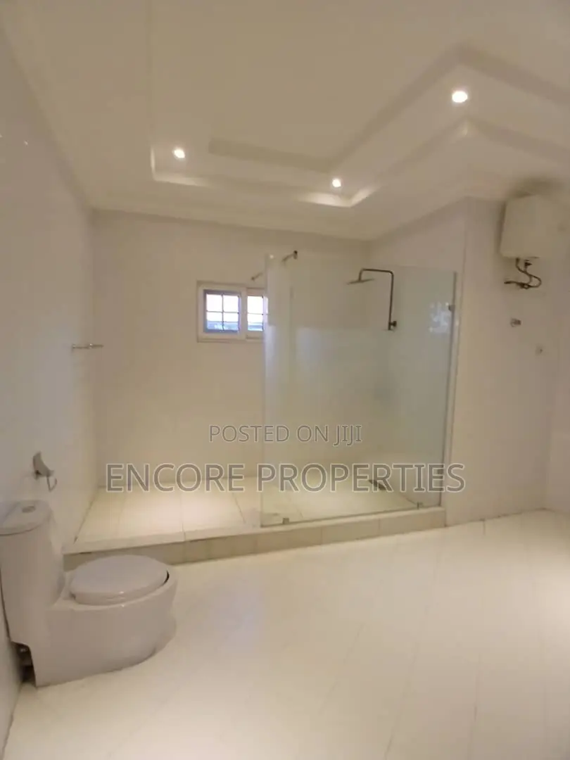 5bdrm House in East Legon for rent