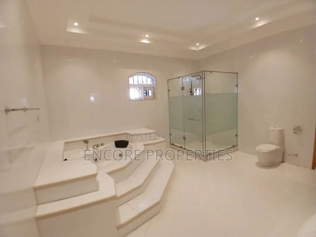 5bdrm House in East Legon for rent