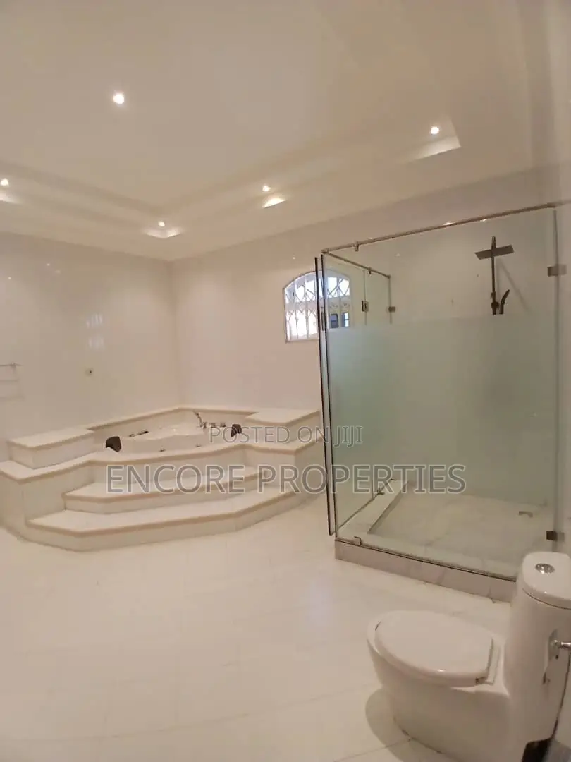 5bdrm House in East Legon for rent