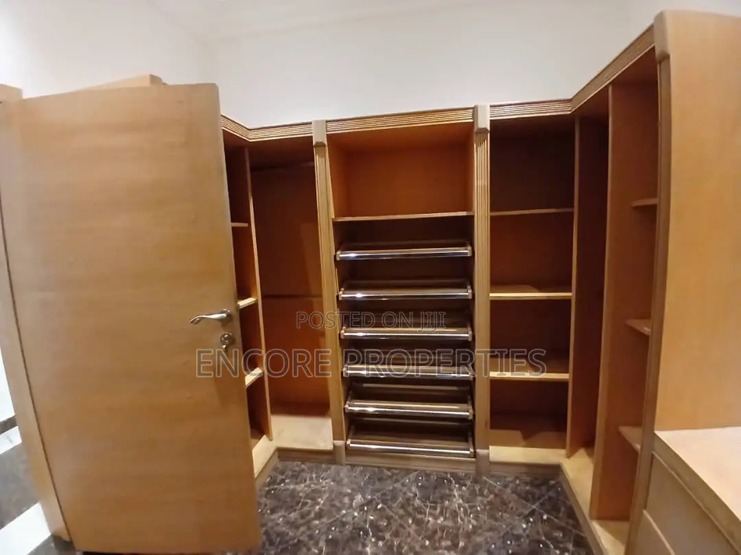 5bdrm House in East Legon for rent