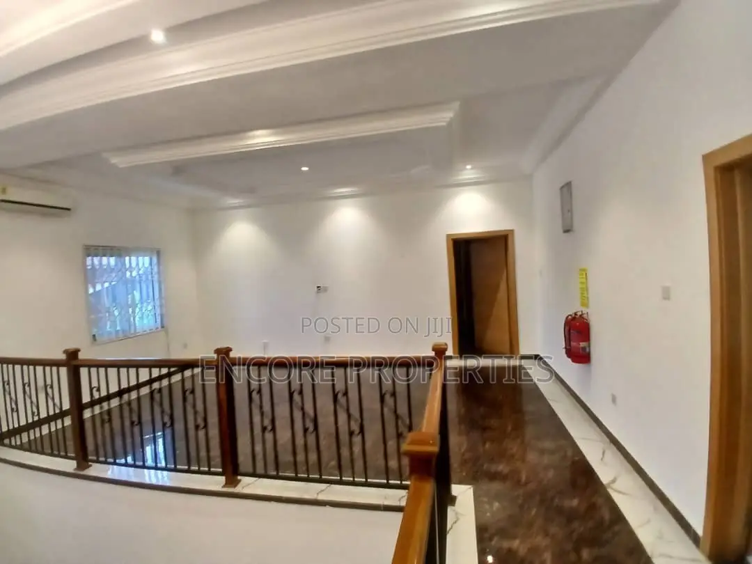 5bdrm House in East Legon for rent