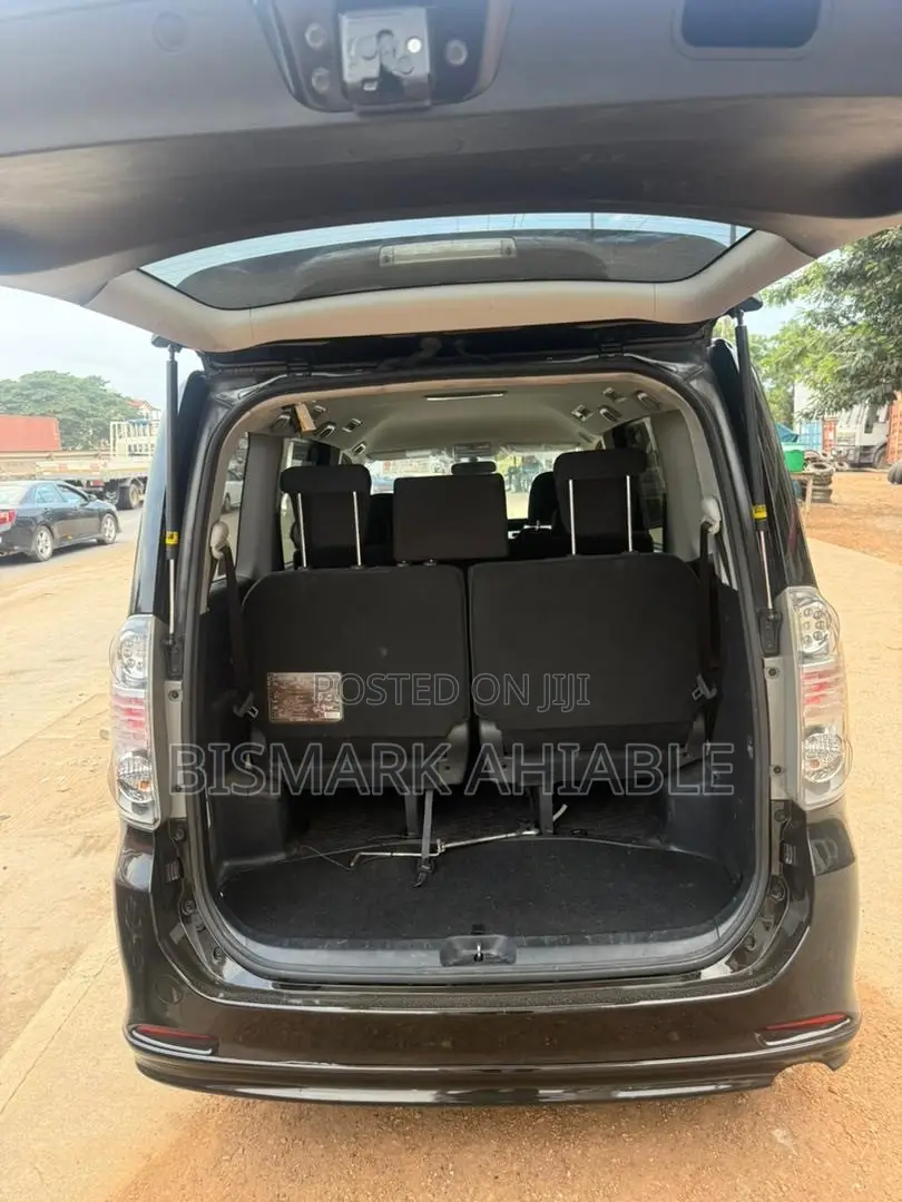 Toyota Voxy V 2WD 8-Seater 2011 Black