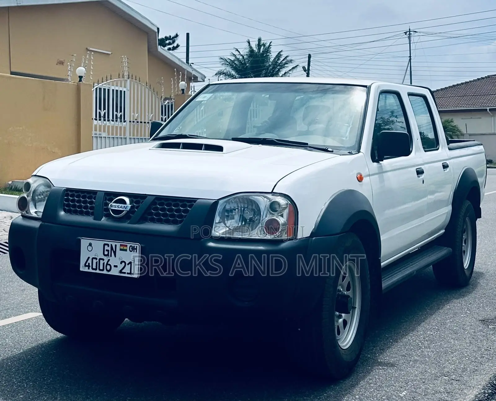 Nissan Hardbody 2021 White