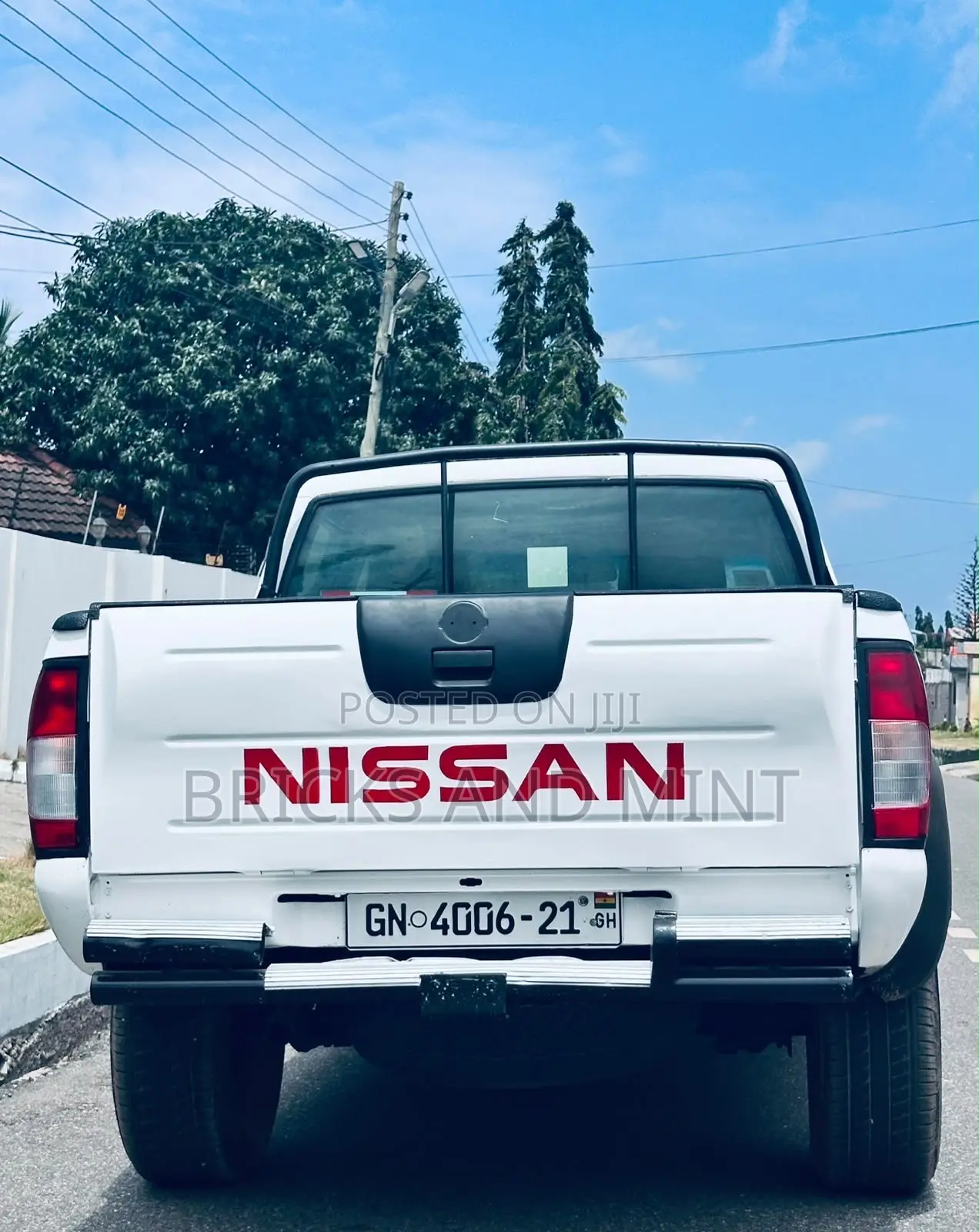 Nissan Hardbody 2021 White