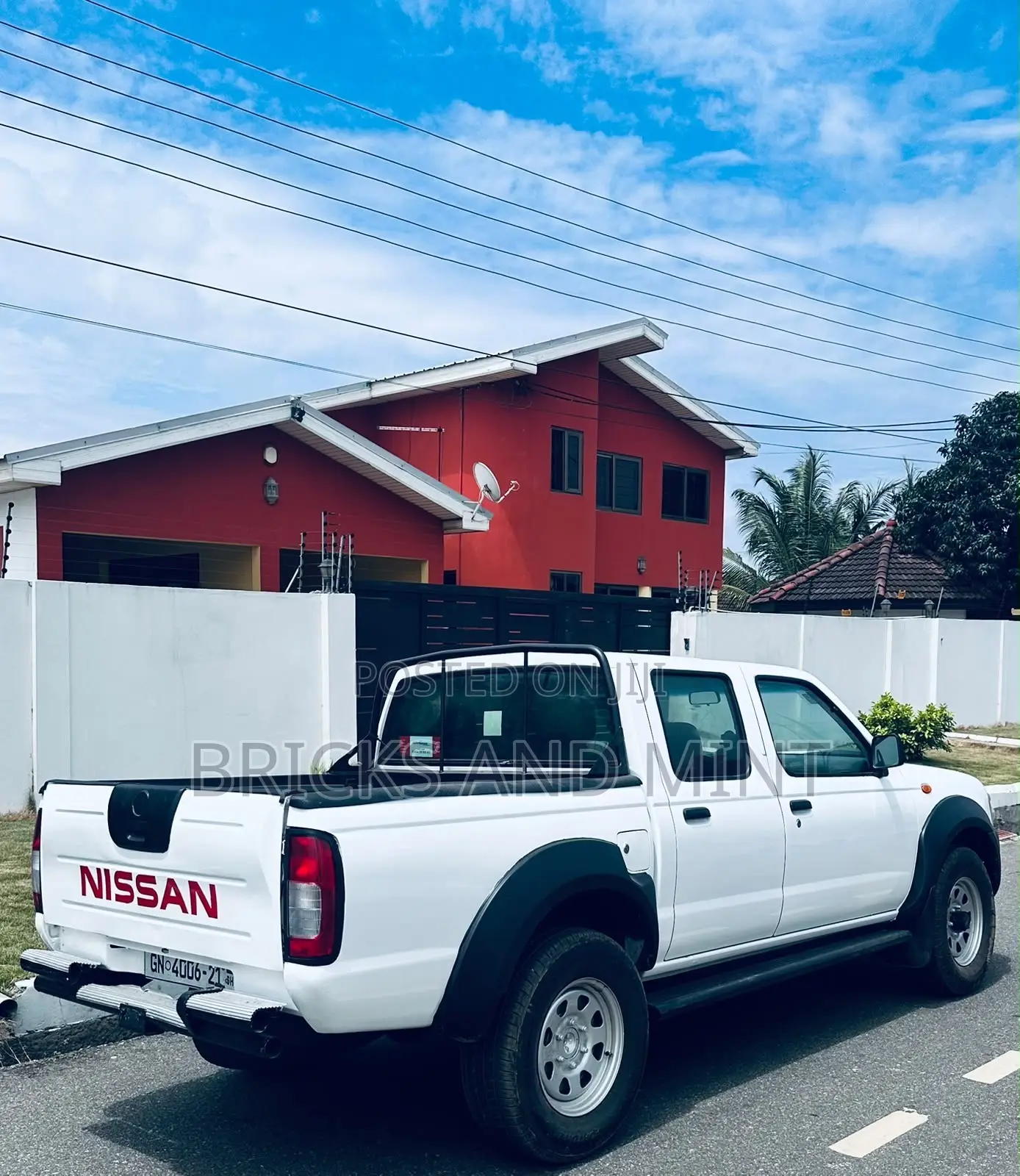 Nissan Hardbody 2021 White