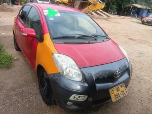 Toyota Vitz 2010 Red