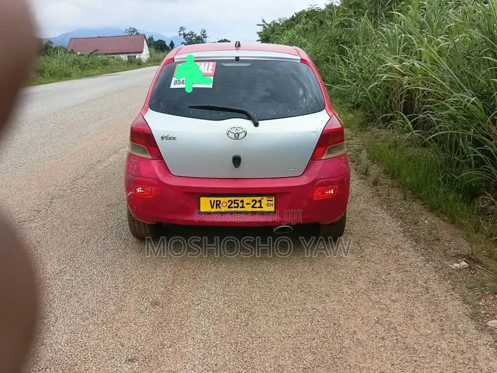 Toyota Vitz 2010 Red