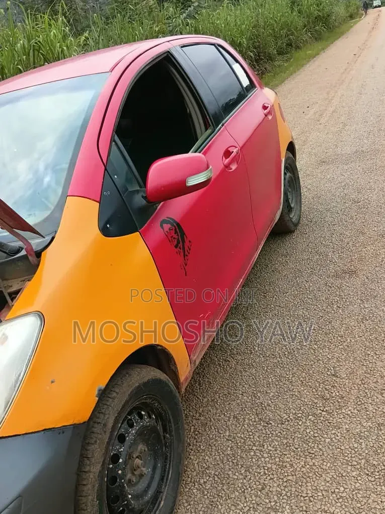 Toyota Vitz 2010 Red