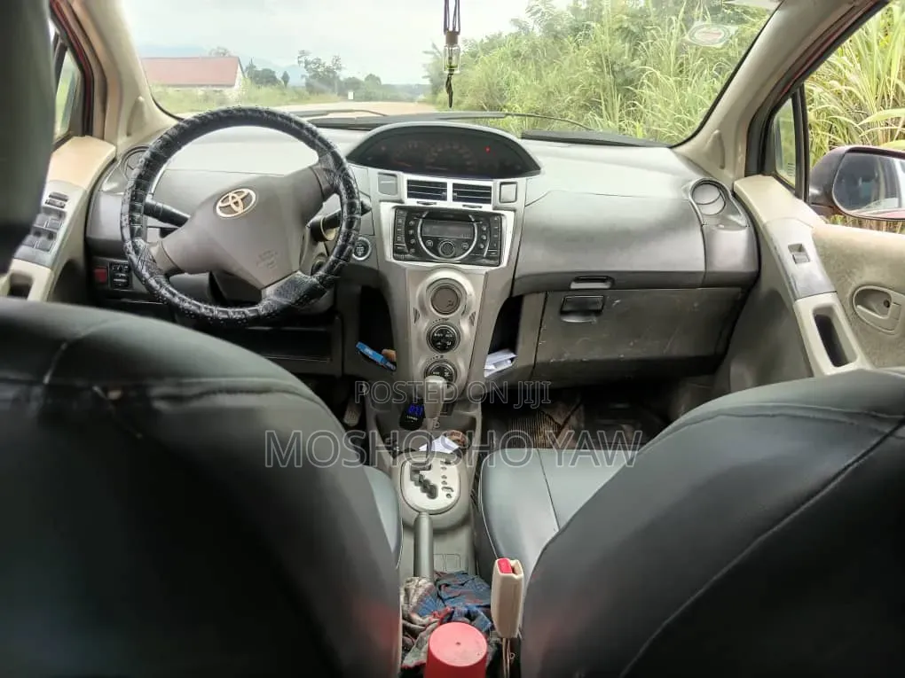 Toyota Vitz 2010 Red