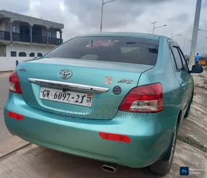 Toyota Yaris 2010 Green