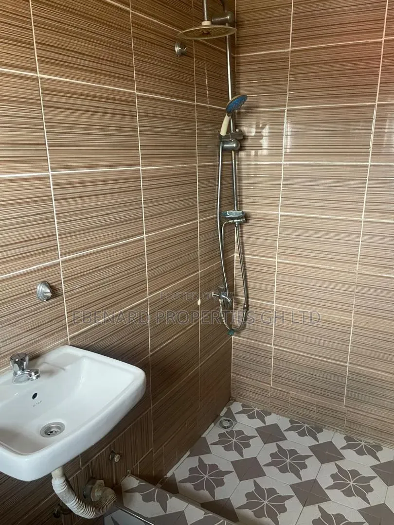 2bdrm Apartment in Ebenard Properties, Baatsona Total for rent