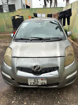 Toyota Vitz 1.0 FWD 5dr 2010 Gray