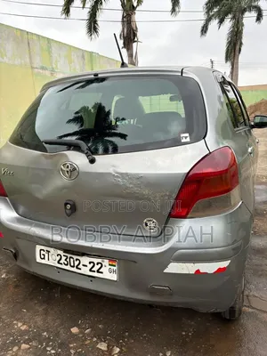 Toyota Vitz 1.0 FWD 5dr 2010 Gray