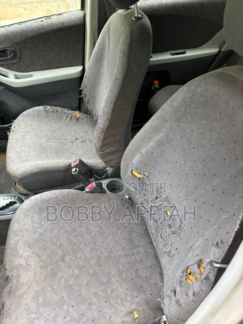 Toyota Vitz 1.0 FWD 5dr 2010 Gray