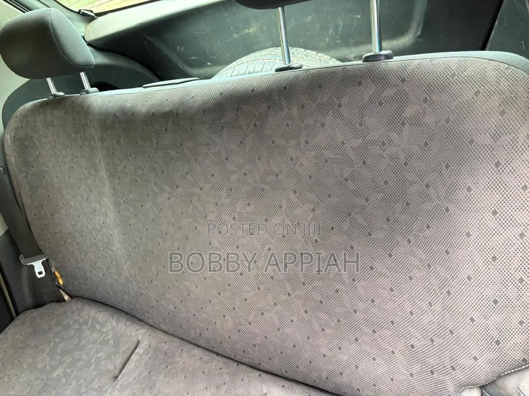Toyota Vitz 1.0 FWD 5dr 2010 Gray