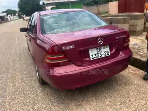 Mercedes-Benz C200 2006 Pink