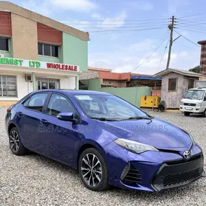 Toyota Corolla SE (1.8L 4cyl 6M) 2018 Blue