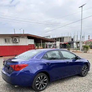 Toyota Corolla SE (1.8L 4cyl 6M) 2018 Blue