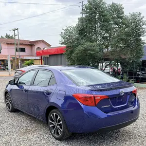 Toyota Corolla SE (1.8L 4cyl 6M) 2018 Blue