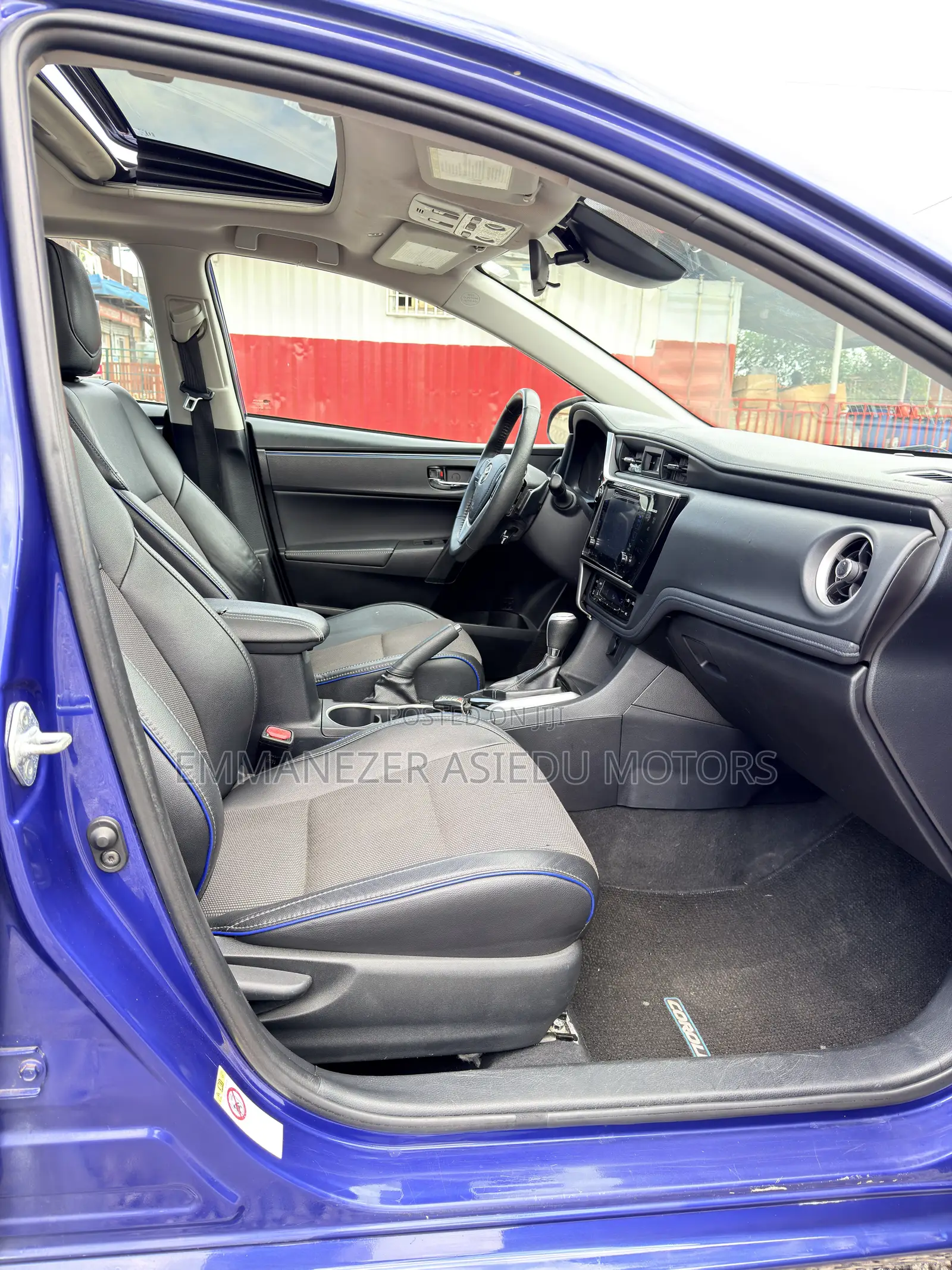 Toyota Corolla SE (1.8L 4cyl 6M) 2018 Blue