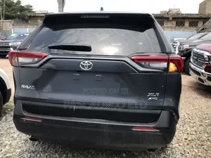 Toyota RAV4 XLE Premium 2022 Gray
