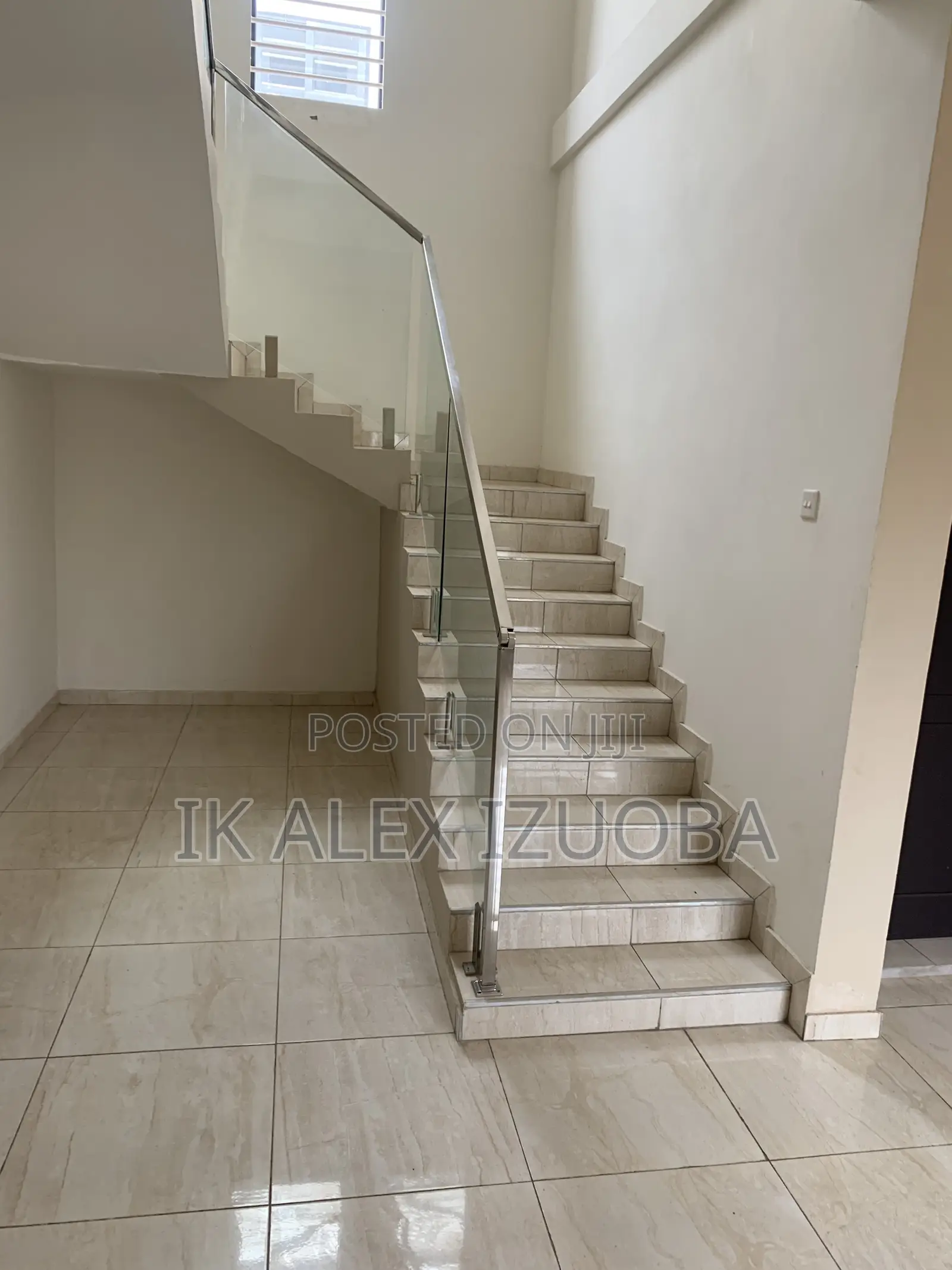 6bdrm Duplex in Lakeside Community 8 for sale