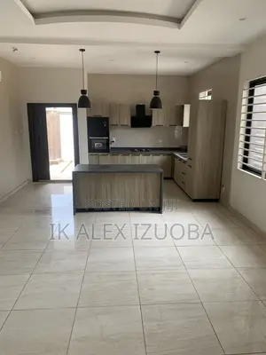 6bdrm Duplex in Lakeside Community 8 for sale