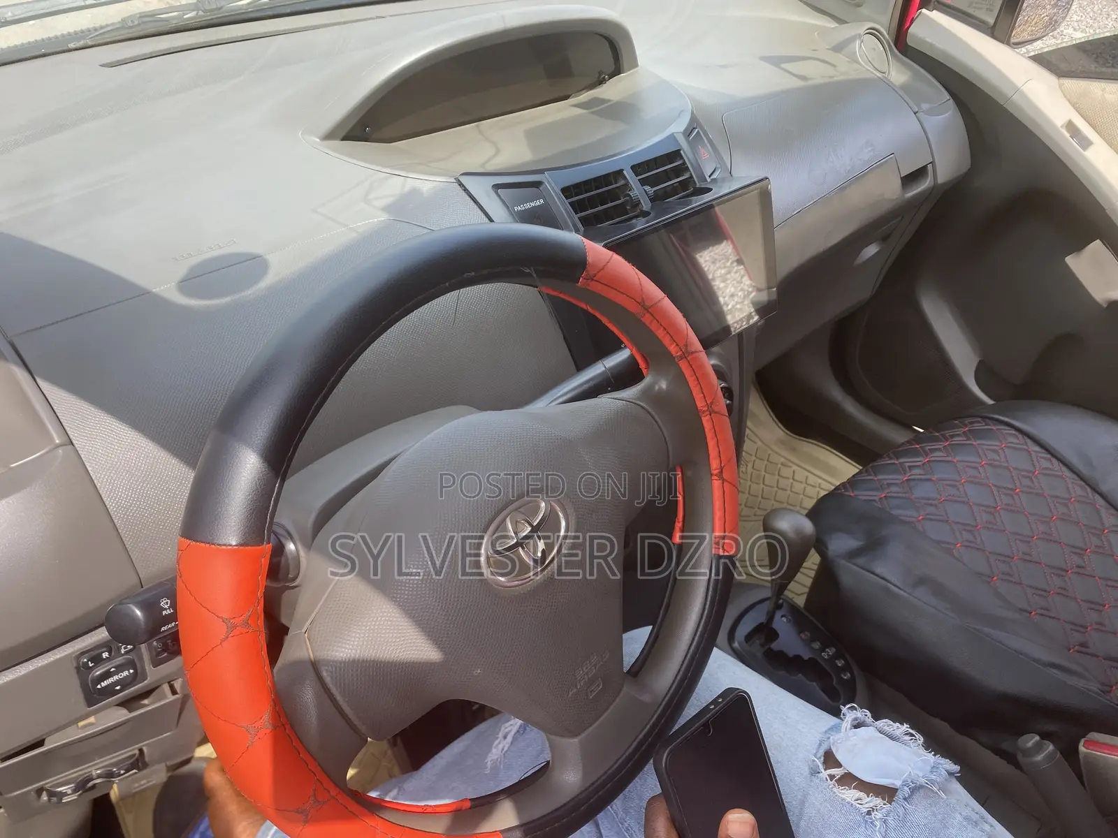 Toyota Vitz 2010 Red
