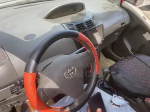 Toyota Vitz 2010 Red